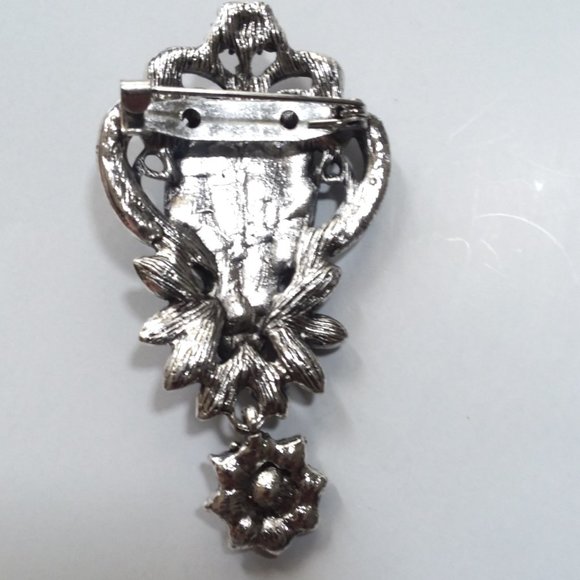 Cameo Brooch Vintage Style Rhinestone Pin Dangle Antique Silver Hollywood Glam - Picture 2 of 2